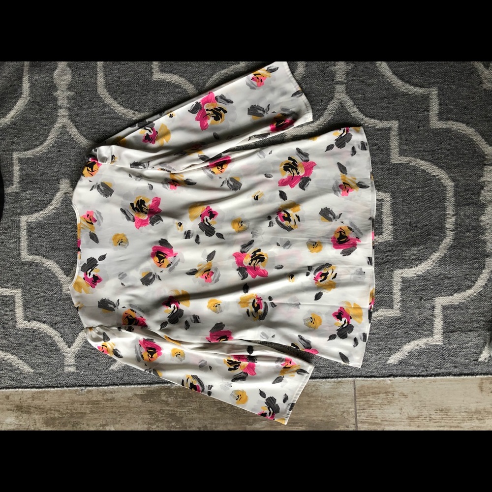 White House Black Market Blouse - Picture 4 of 6